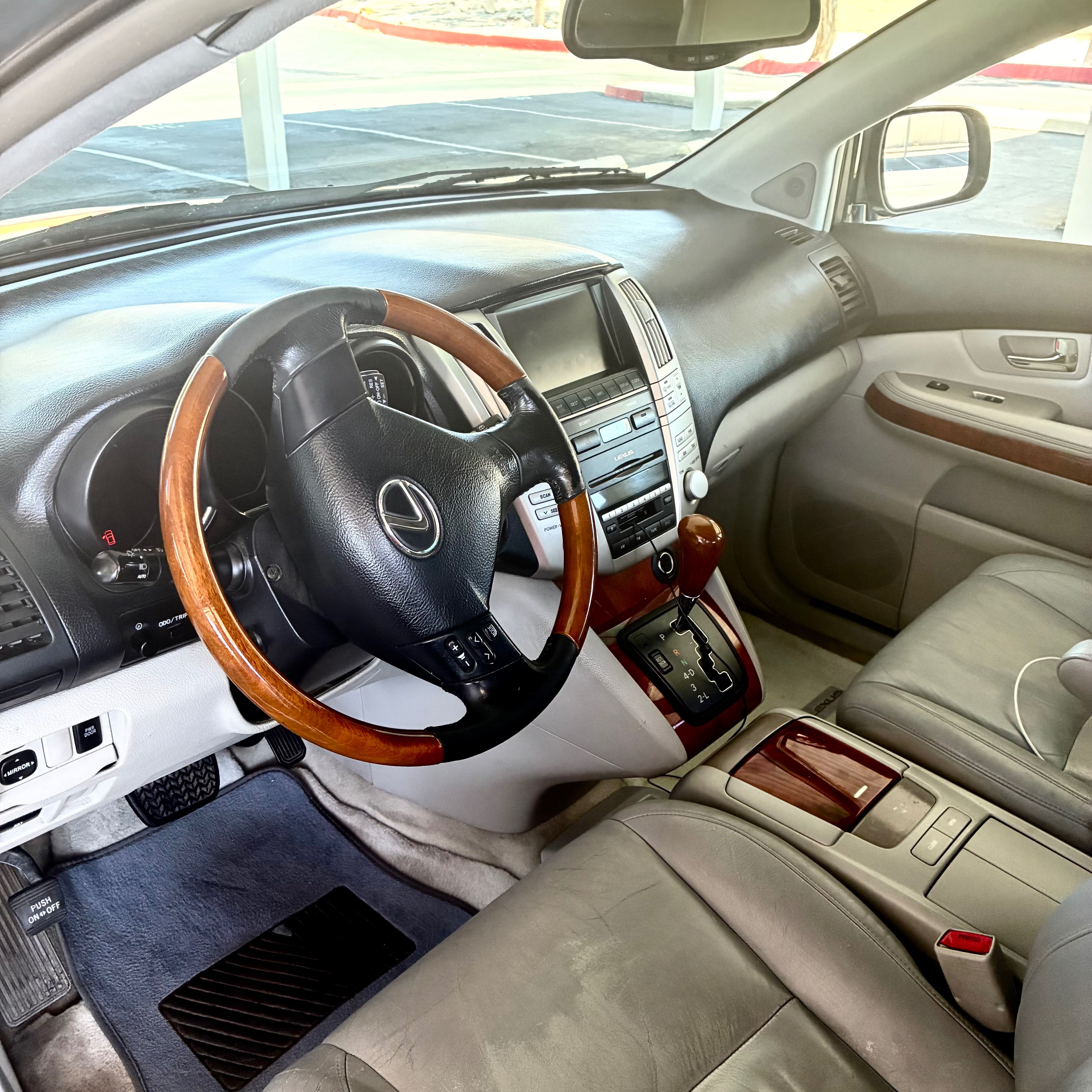 Used 2004 Lexus RX 330 w/ Premium Plus Pkg FWD image 9