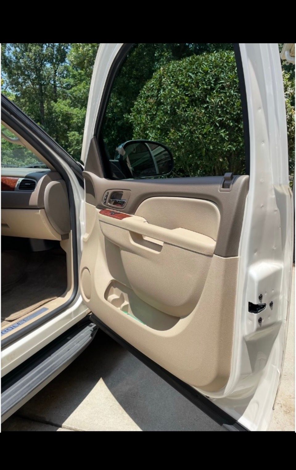 Used 2014 Chevrolet Tahoe LTZ RWD image 16