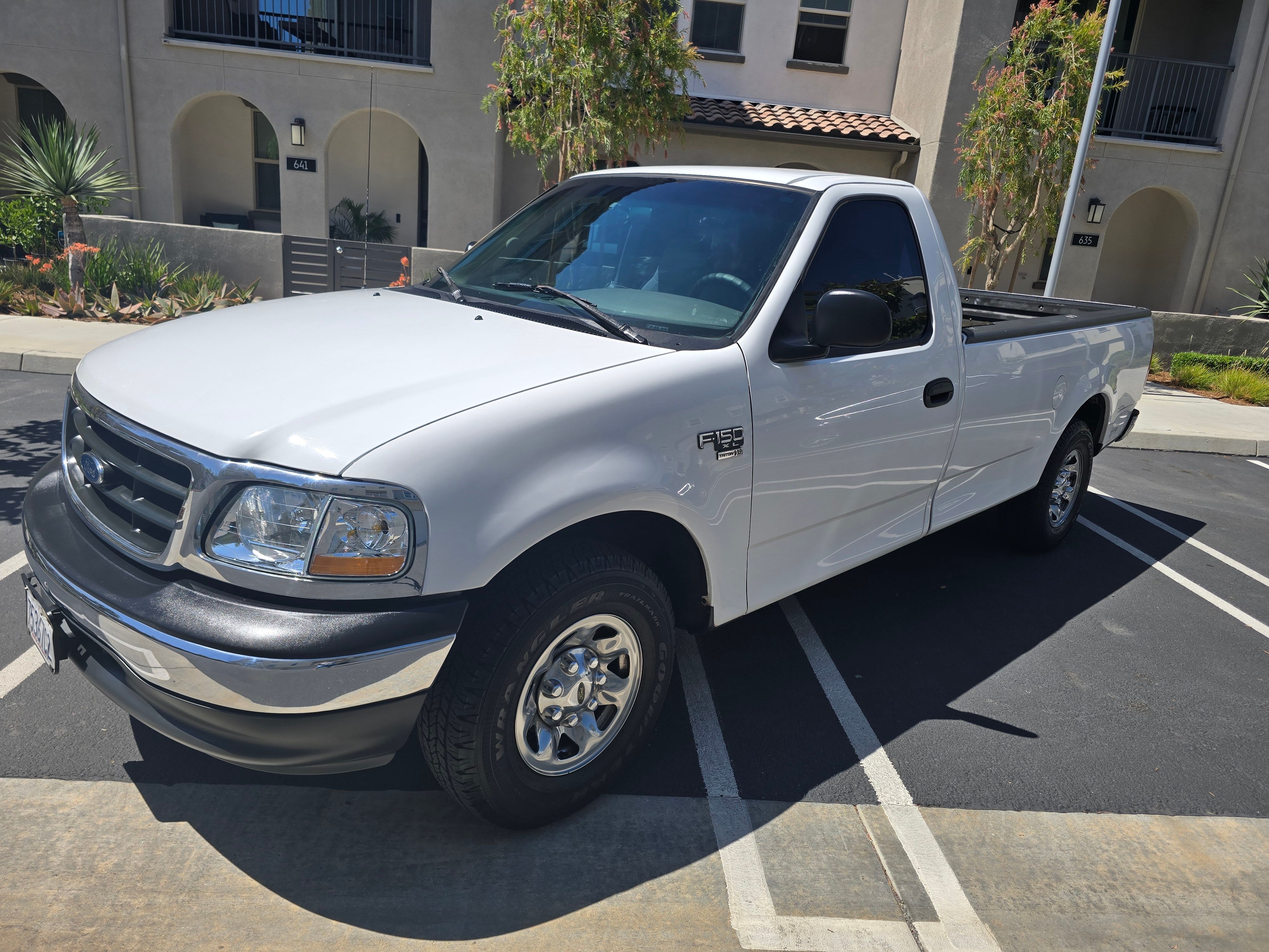 Used 2001 Ford F150 XLT RWD image 1