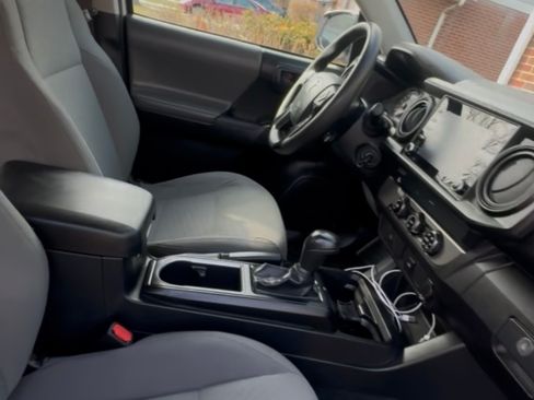 Used 2020 Toyota Tacoma SR w/ SR Convenience Package RWD image 14