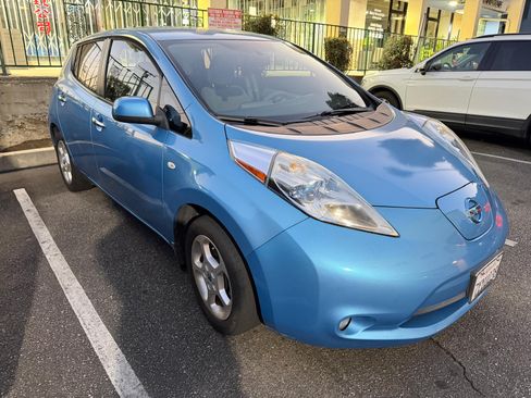 Used 2011 Nissan Leaf SL w/ Eco Design Pkg FWD image 3