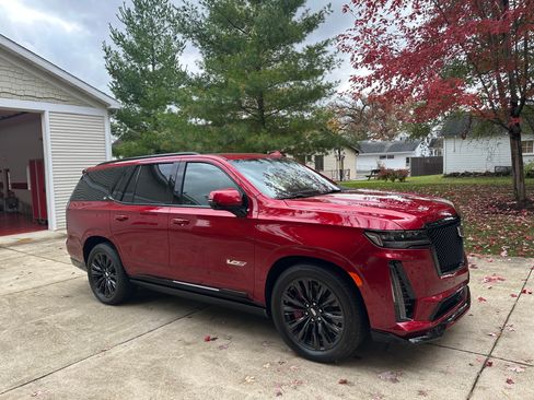 Used 2023 Cadillac Escalade V w/ LPO, ONYX Package image 2