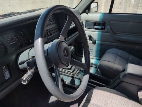 Used 1994 Jeep Cherokee Sport image 11