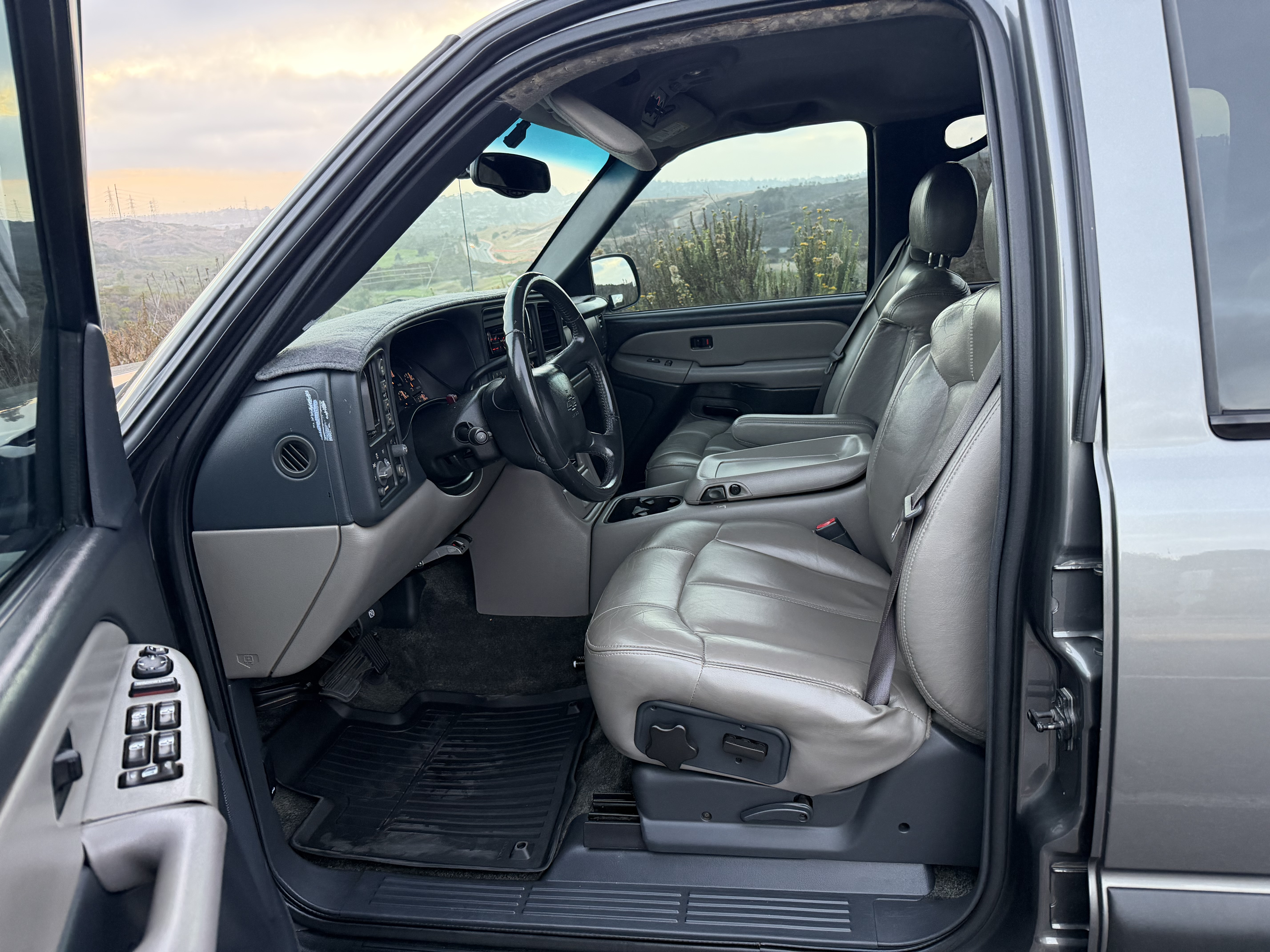 Used 2002 Chevrolet Suburban 2500 LS AWD/4WD image 18