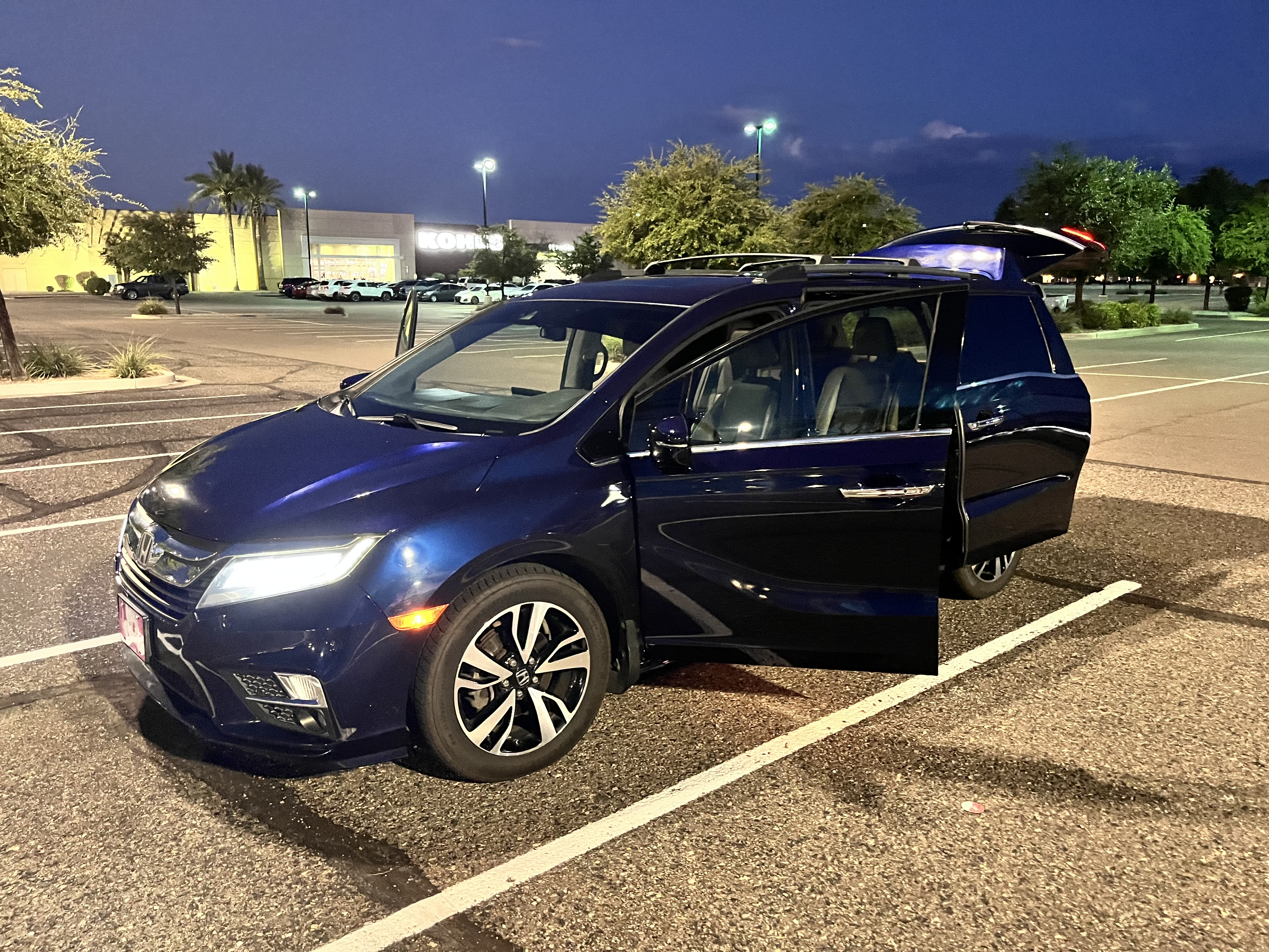 Used 2018 Honda Odyssey Elite image 1