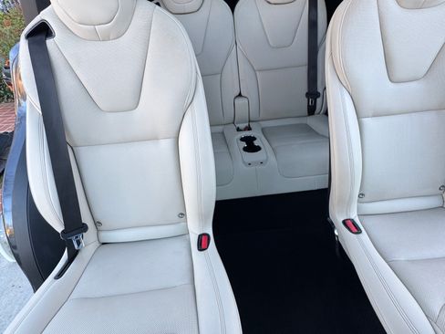 Used 2023 Tesla Model X image 5