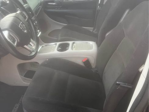 Used 2016 Dodge Grand Caravan SXT w/ Rear Park Assist Package image 10