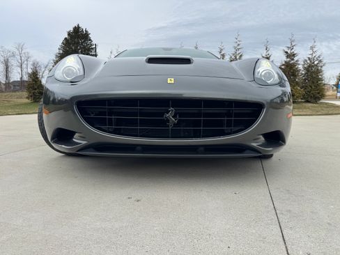 Used 2010 Ferrari California image 10