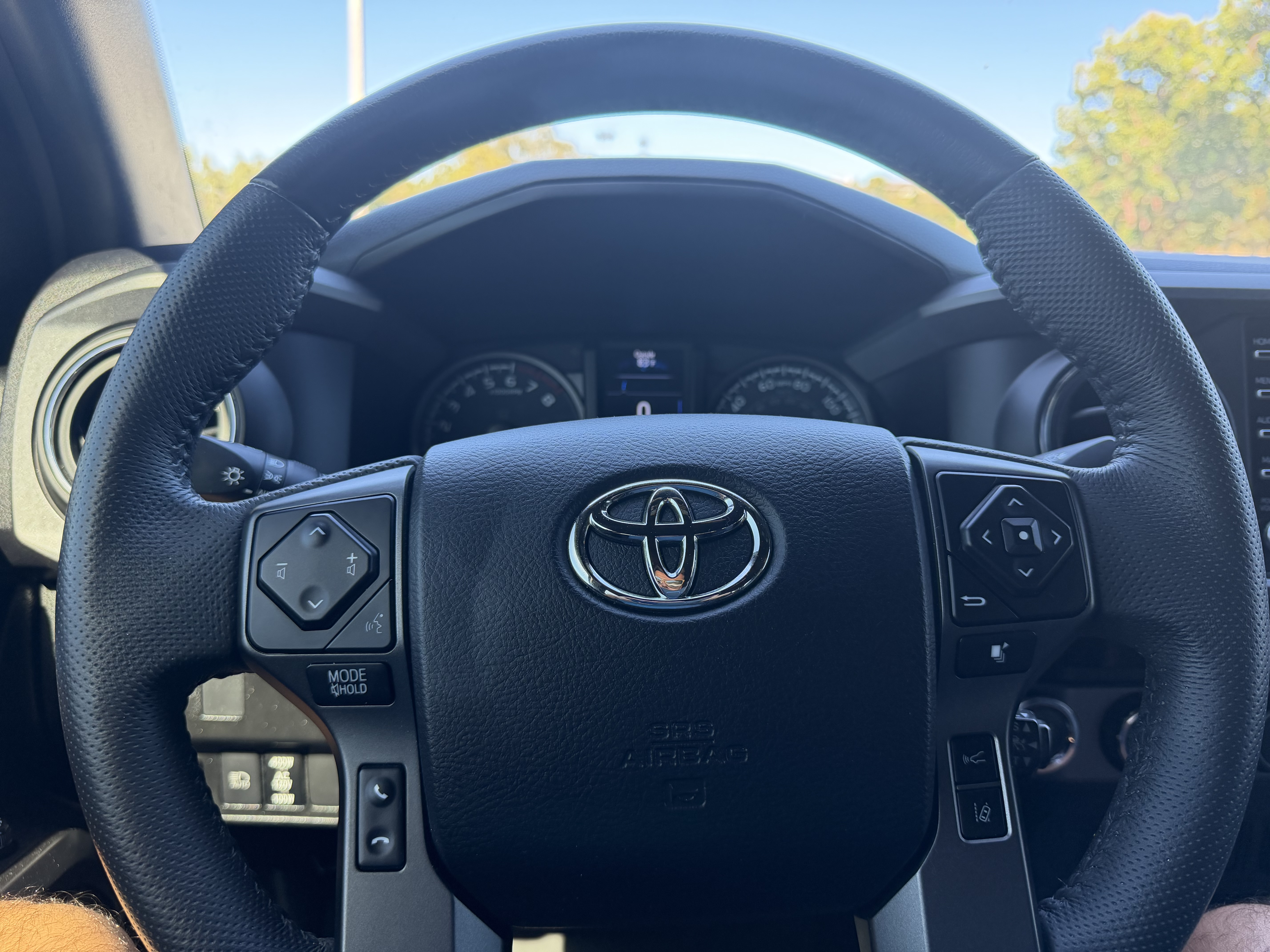 Used 2021 Toyota Tacoma TRD Off-Road w/ Technology Package AWD/4WD image 15