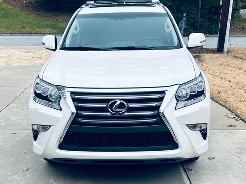 Used 2019 Lexus GX 460 image 2