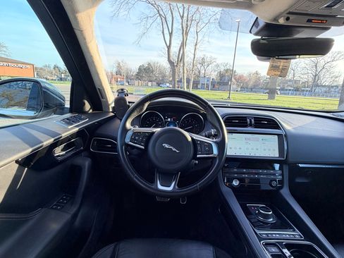 Used 2019 Jaguar F-PACE Prestige image 6