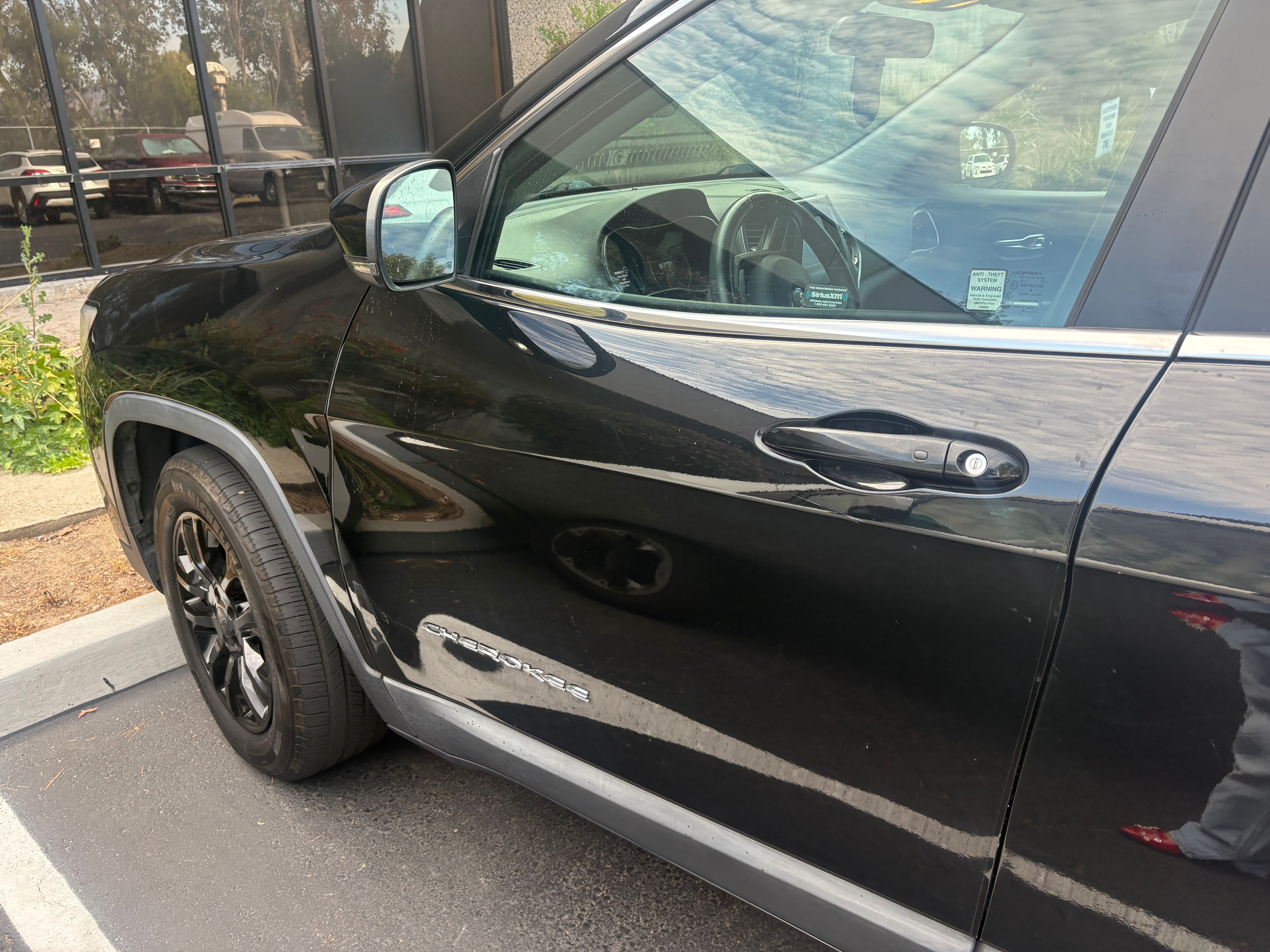 Used 2019 Jeep Cherokee Latitude Plus FWD image 2