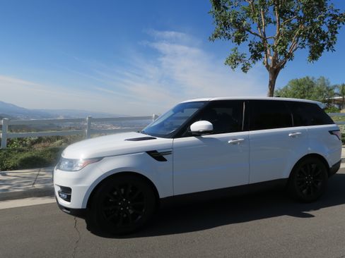Used 2017 Land Rover Range Rover Sport SE AWD/4WD image 5