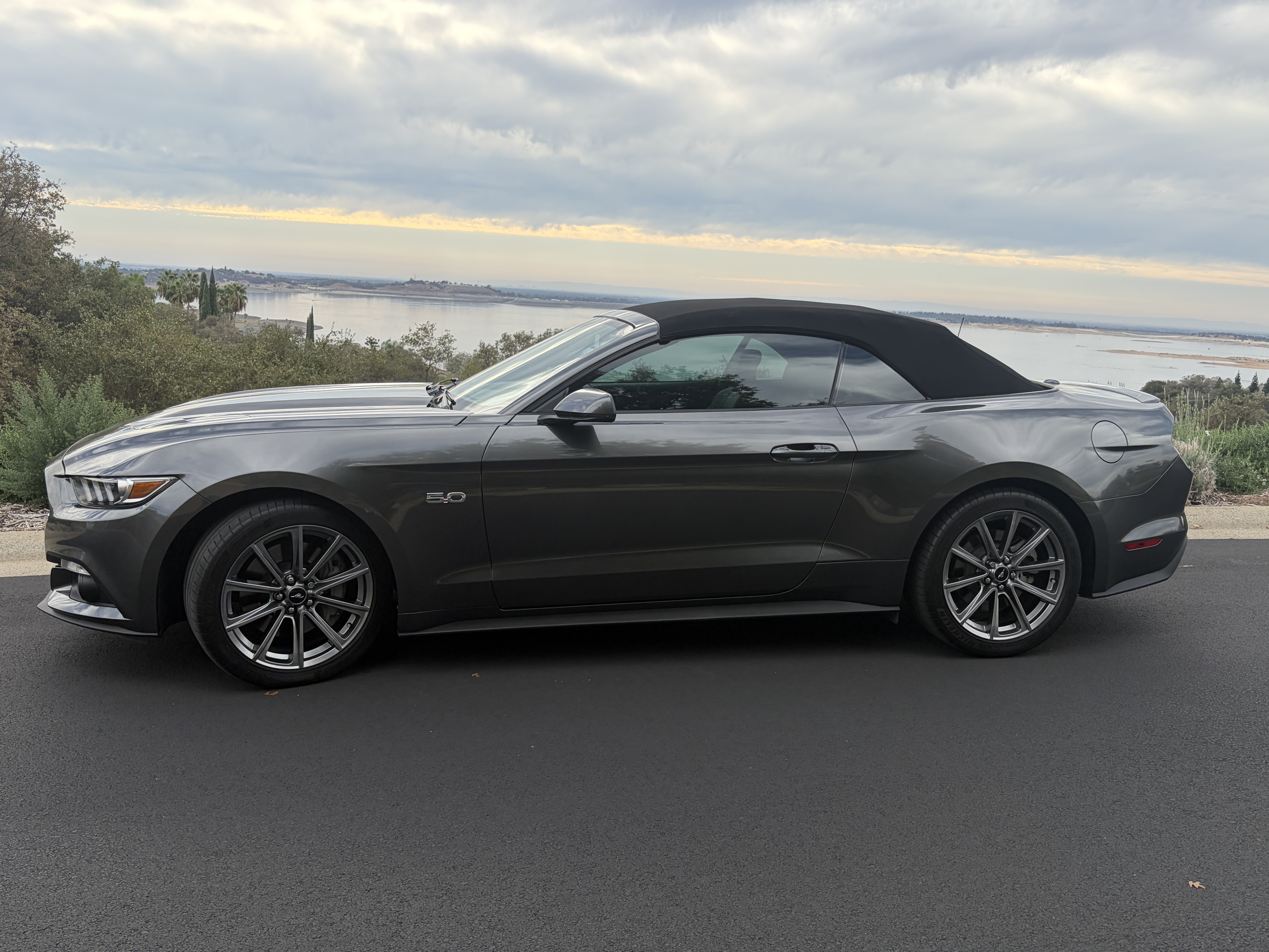 Used 2015 Ford Mustang GT Premium w/ Equipment Group 401A RWD image 5