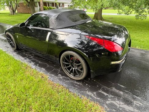 Used 2004 Nissan 350Z Touring RWD image 11