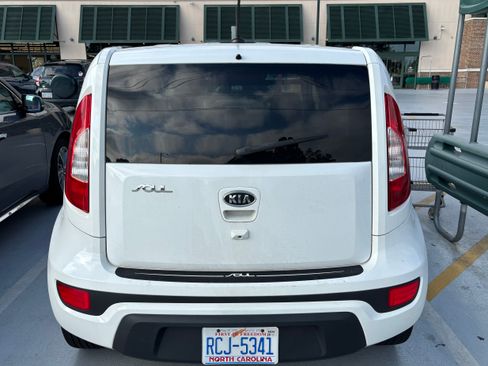 Used 2012 Kia Soul + w/ Audio Pkg FWD image 5