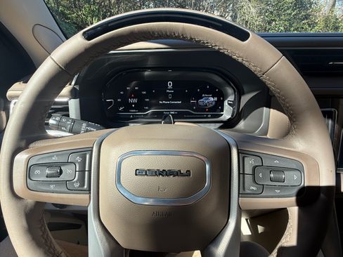 Used 2024 GMC Yukon XL Denali w/ Advanced Technology Package image 26