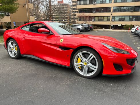 Used 2019 Ferrari Portofino Convertible 2D image 23