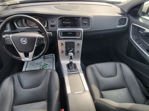 Used 2017 Volvo S60 T5 Inscription image 13