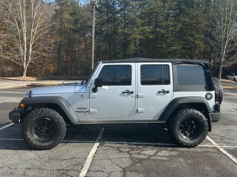 Used 2012 Jeep Wrangler Unlimited Sport image 4