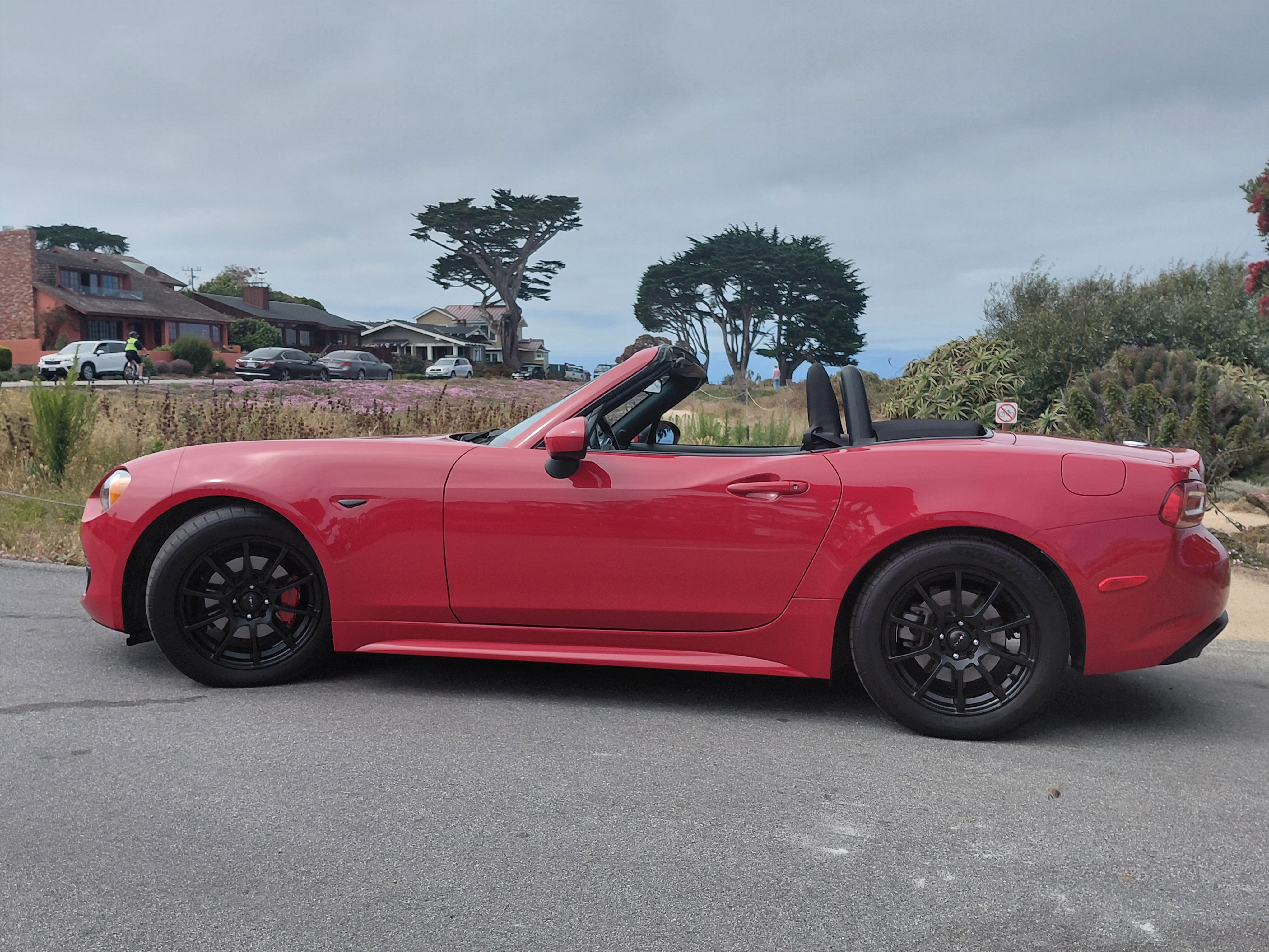 Used 2017 FIAT 124 Spider Classica RWD image 2
