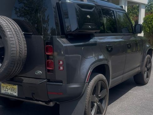 Used 2022 Land Rover Defender 110 S AWD/4WD image 11