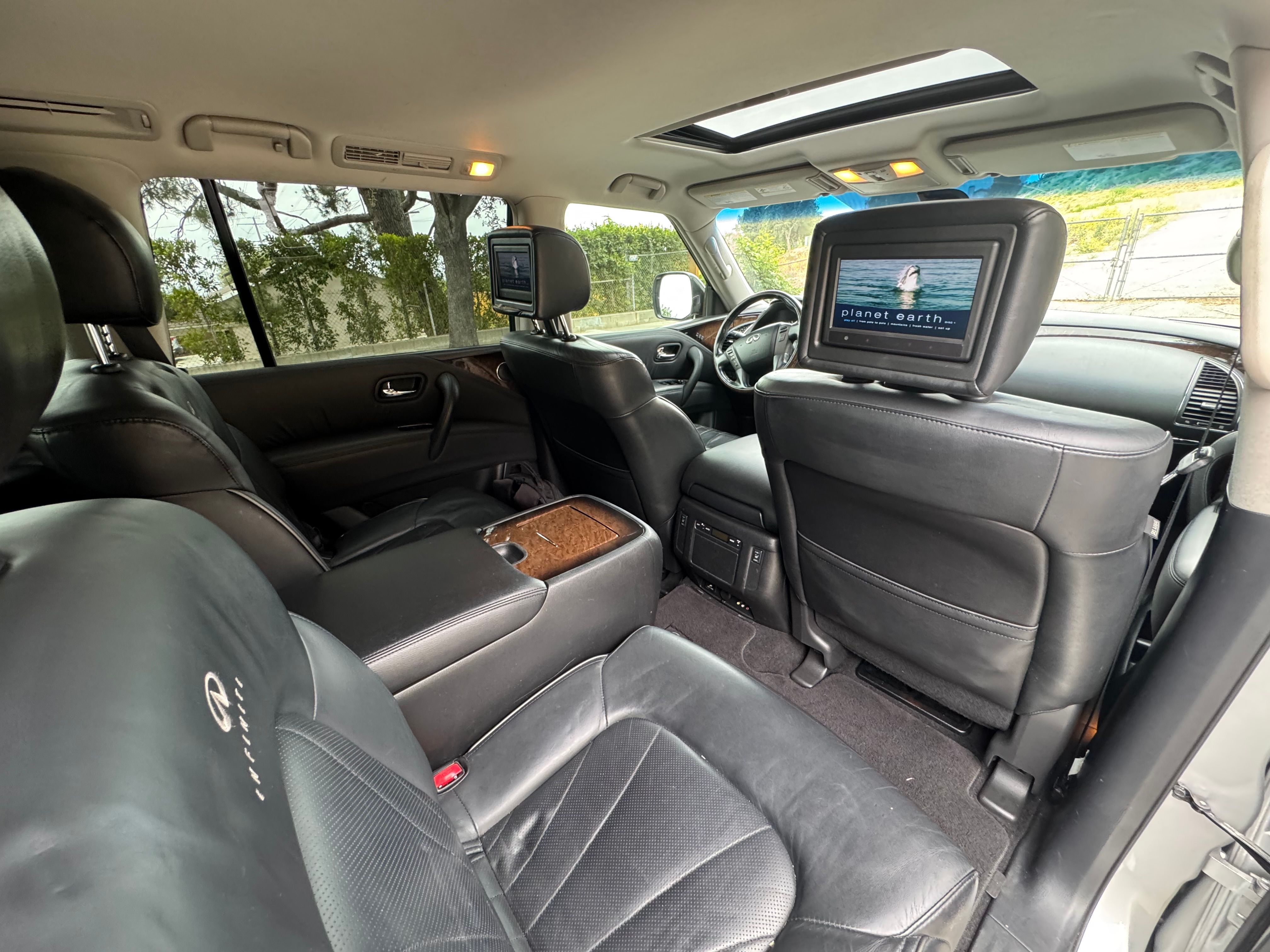 Used 2011 INFINITI QX56 2WD w/ Deluxe Touring Pkg image 4