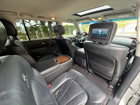 Used 2011 INFINITI QX56 2WD w/ Deluxe Touring Pkg image 4