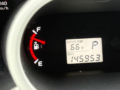 Used 2009 Pontiac Vibe AWD w/ Sun And Sound Package image 22