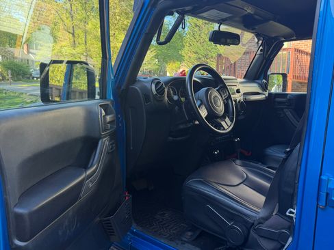 Used 2015 Jeep Wrangler Unlimited Sport w/ Quick Order Package 24S AWD/4WD image 10