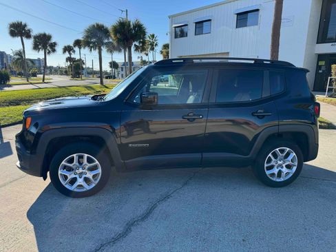 Used 2016 Jeep Renegade Latitude w/ Popular Equipment Group image 1