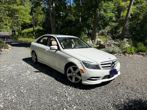 Used 2011 Mercedes-Benz C 300 4MATIC Sedan image 5