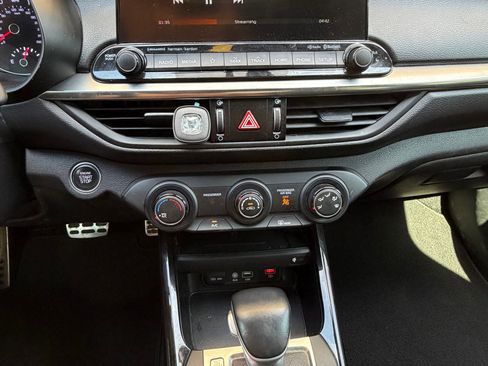 Used 2020 Kia Forte GT-Line w/ GT-Line Premium Package image 9