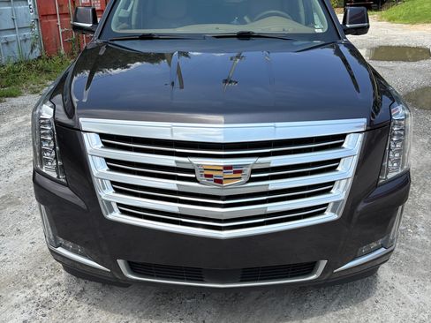 Used 2016 Cadillac Escalade ESV Platinum AWD/4WD image 12