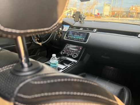 Used 2018 Land Rover Range Rover Velar R-Dynamic SE image 18