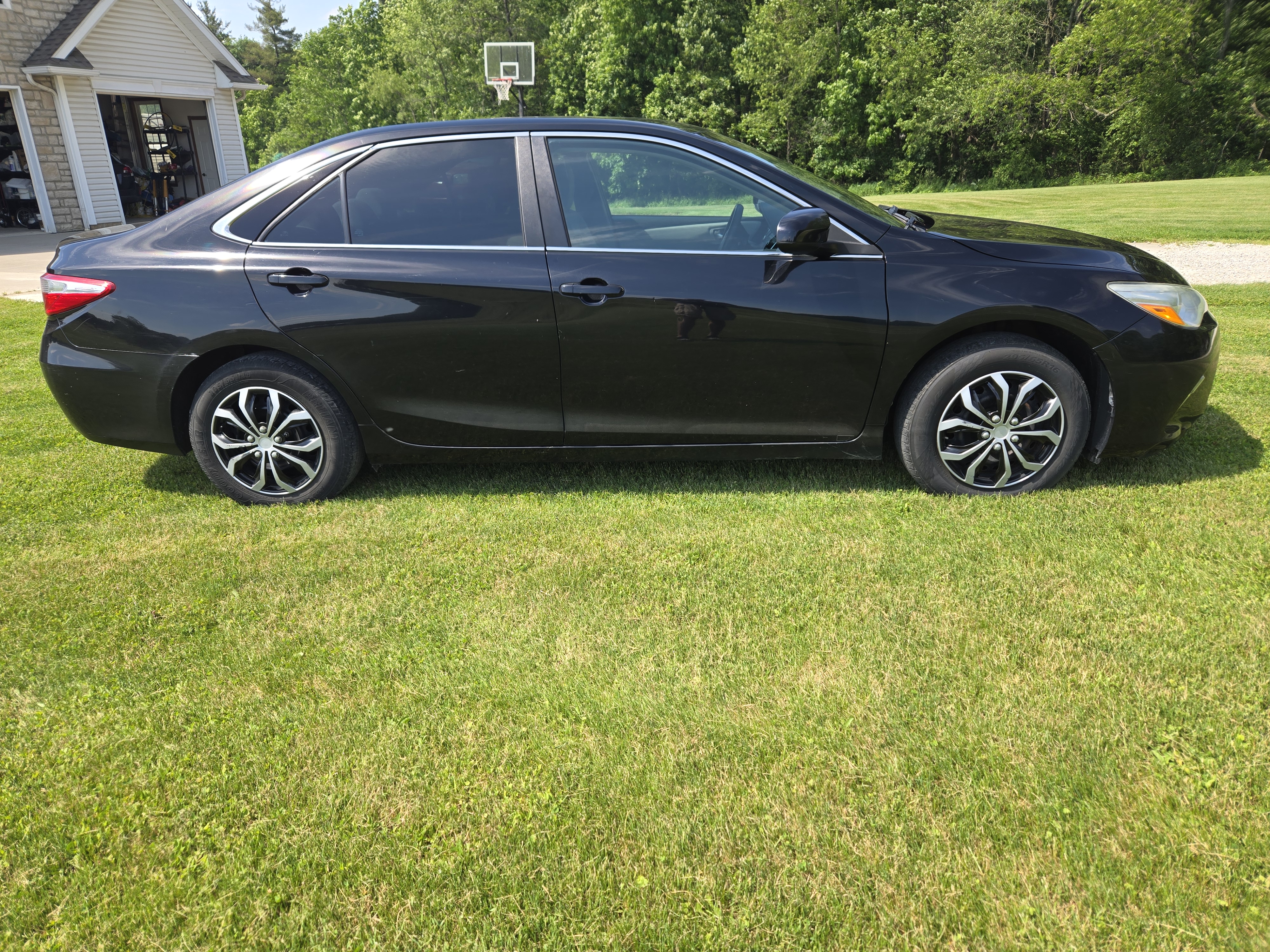 Used 2016 Toyota Camry LE FWD image 4