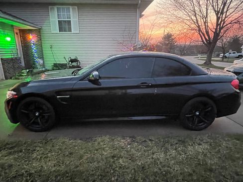 Used 2015 BMW M4 Convertible image 1