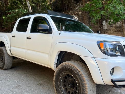 Used 2006 Toyota Tacoma PreRunner RWD image 1