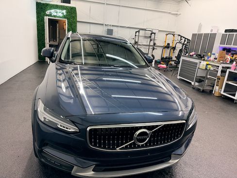 Used 2020 Volvo V90 T6 Cross Country image 4