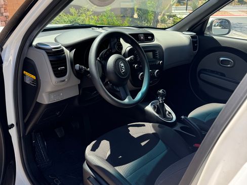 Used 2014 Kia Soul FWD image 10