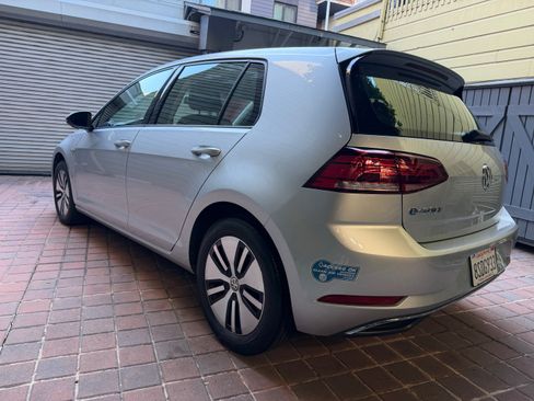 Used 2019 Volkswagen e-Golf SE w/ Driver Assistance Package image 6