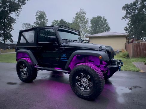 Used 2015 Jeep Wrangler Sport w/ Connectivity Group AWD/4WD image 19