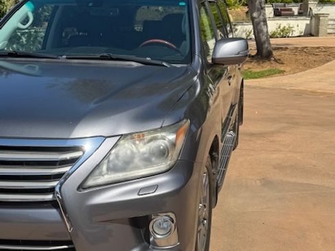 Used 2013 Lexus LX 570 4WD w/ Luxury Pkg image 4