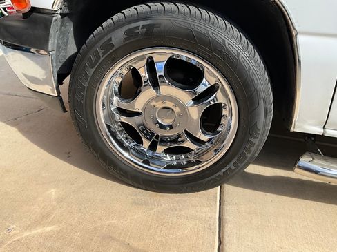 Used 2001 Chevrolet Silverado 1500 LS w/ Firm Ride Suspension Pkg image 15