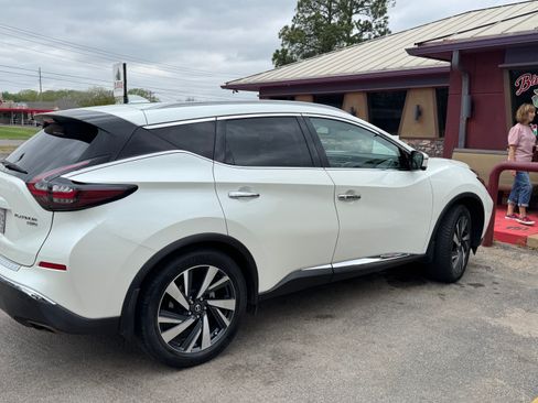 Used 2022 Nissan Murano Platinum w/ Cargo Package image 2