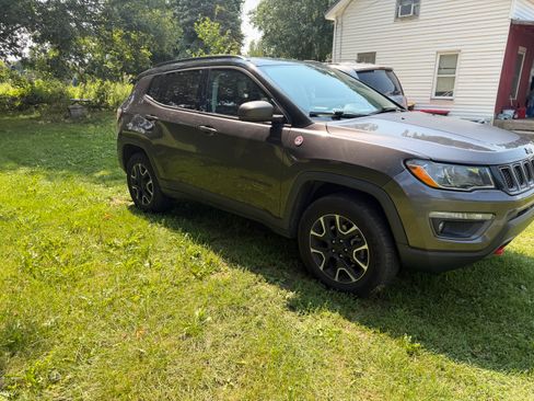 Used 2021 Jeep Compass Trailhawk AWD/4WD image 2