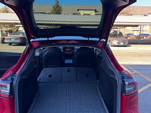 Used 2023 Tesla Model Y Performance image 16