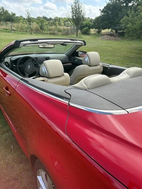 Used 2012 INFINITI G37 Convertible w/ Premium Pkg RWD image 8
