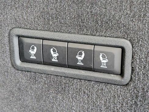 Used 2022 Jeep Grand Wagoneer Series III w/ Rear Seat Video Group 1 image 28