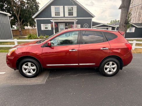 Used 2013 Nissan Rogue S w/ Special Edition Pkg AWD/4WD image 2